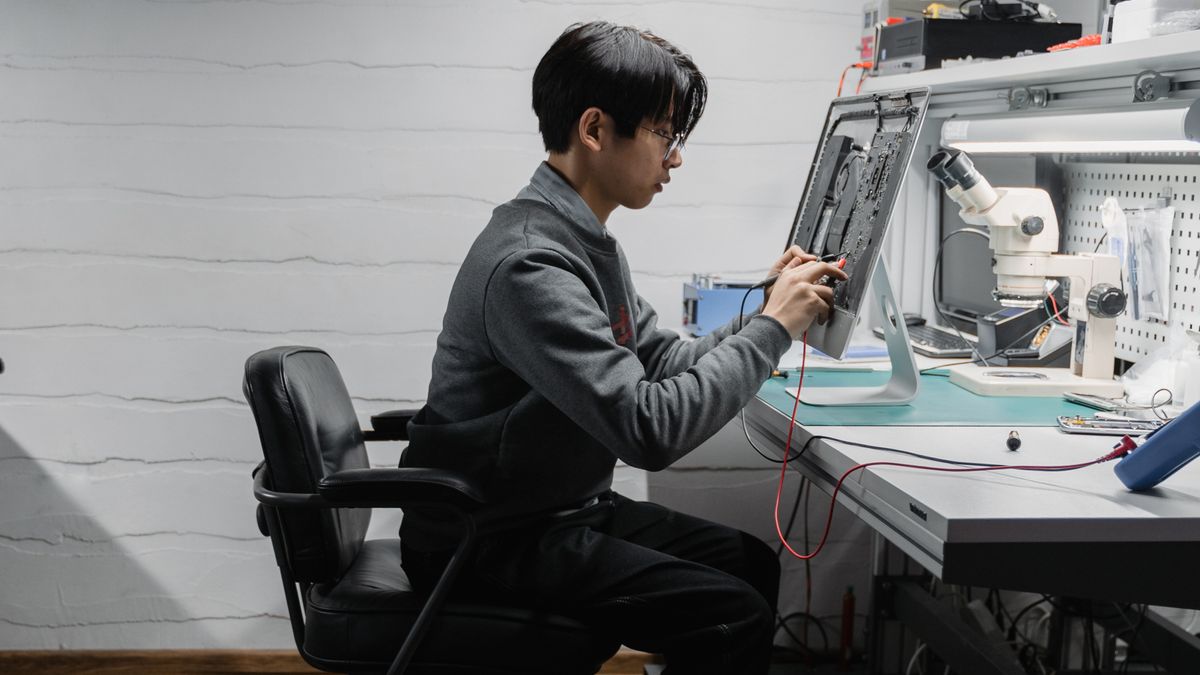 Cara Mencatat Penggunaan Sparepart di Service Laptop agar Biaya Servis Akurat